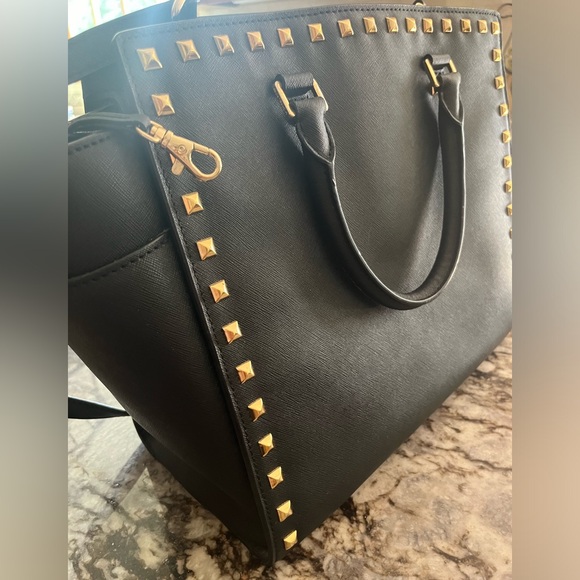 Michael Kors Studded Selma Bag Large - Picture 9 of 9
